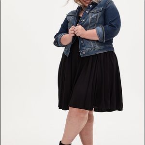 Black dress with V-neck and Pockets 🖤